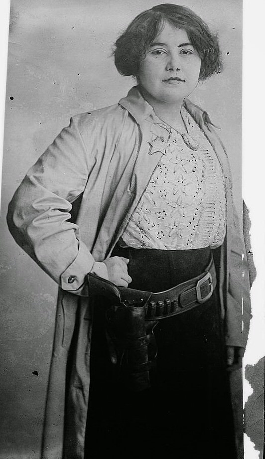 Stunning Vintage Photos of Women with their Guns from the Past