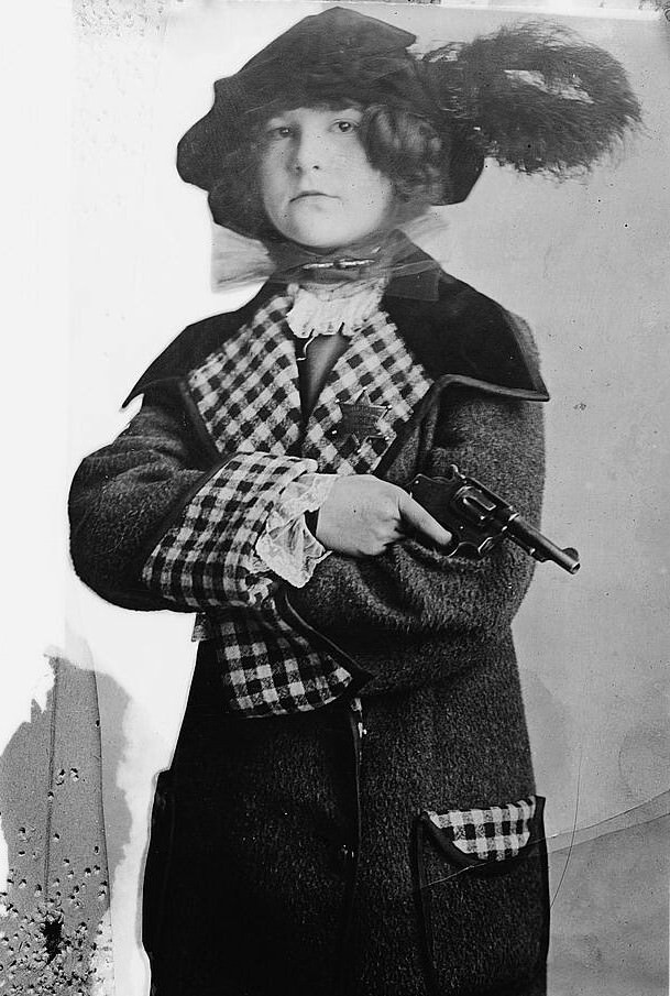 Stunning Vintage Photos of Women with their Guns from the Past