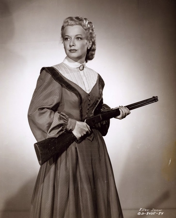Stunning Vintage Photos of Women with their Guns from the Past