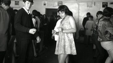 Rare Photographs Show Teenage Dancers at a New Zealand Youth Club in 1969